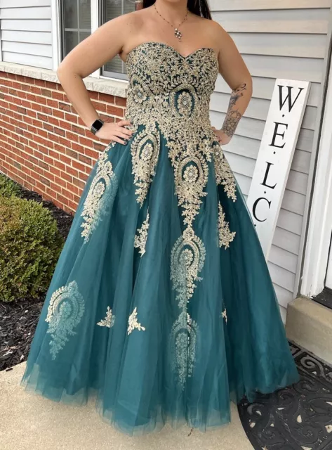 Gem/teal Green Beaded Ballgown Prom, Sweet 16 Dress. Worn Once. Matching Clutch.