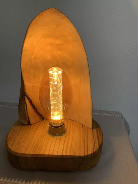 Tischlampe aus Holz