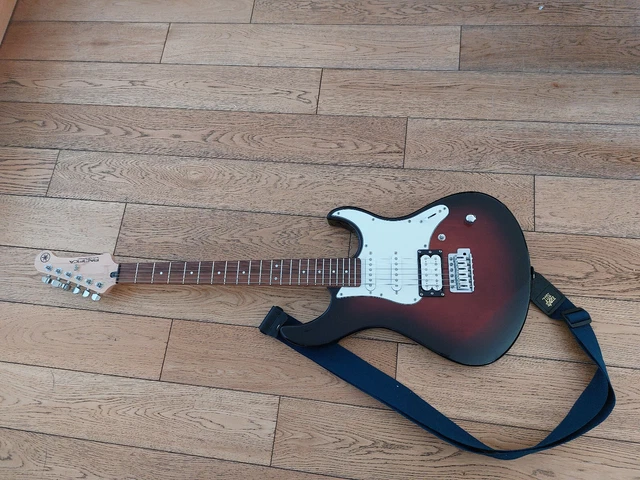 Guitare Yamaha Pacifica 2017, marron et noire, en bon état et idéale débutant