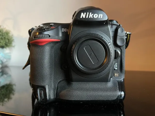Nikon D3s body 12.1 MP