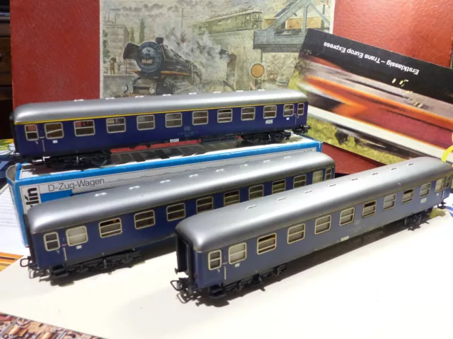 MARKLIN -Convoglio di prima classe blu -2 x 4051 e 1 x 4053 con luci coda-Arredo