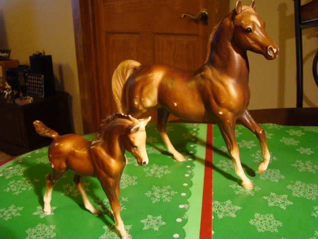 Breyer Classic Arabian #3055 Horse And Foal Nice Condition