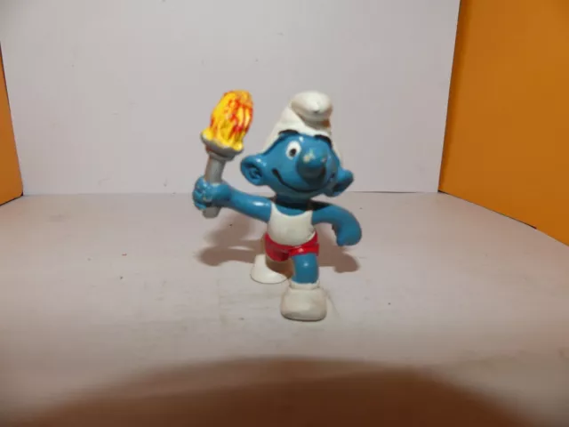 Peyo Figurine  Schtroumpf  Coureur Flamme Olympique 1978 ( V )