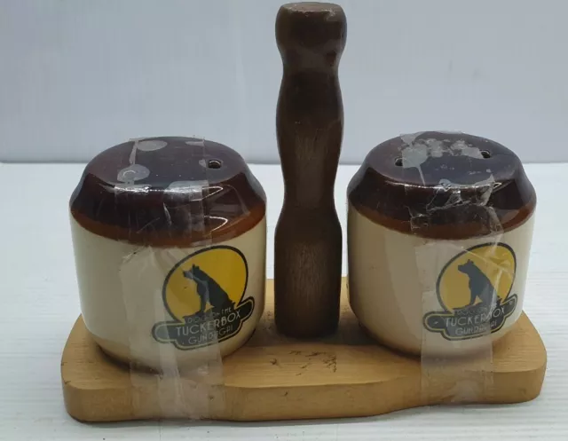 Dog on the Tuckerbox Gundagai souvenir Vintage Salt and pepper shakers set