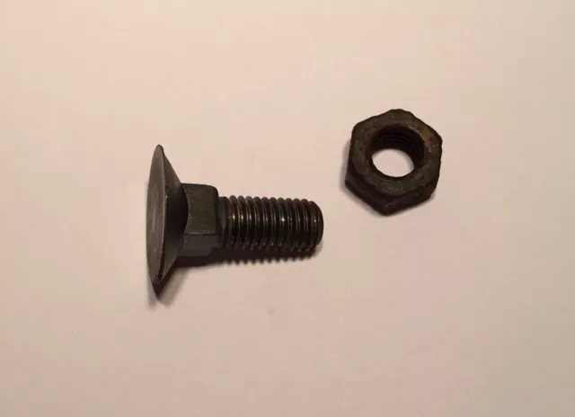 2 Stück - M 10 x 30 mm Pflugschraube, Scharschraube mit Mutter