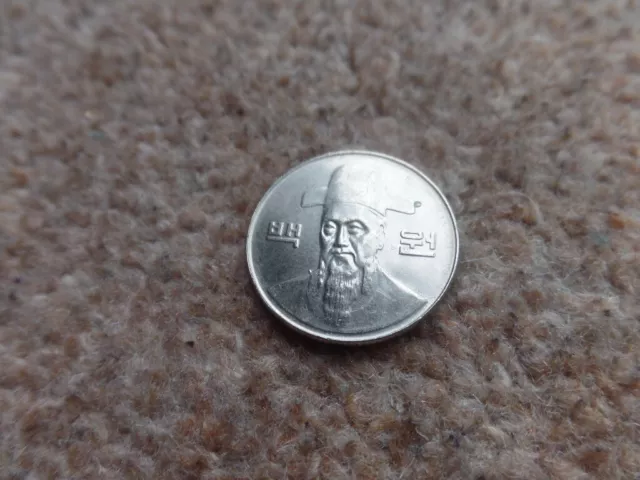 Rare  Colectable  Republic South Korea  100 Won  Coin 2002 -  24mm