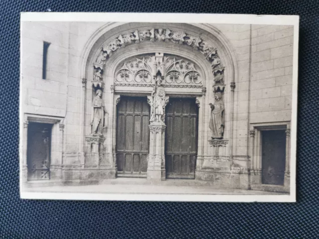 CPA 60 Chateau de PIERREFONDS - Porte d'Entrée de la Chapelle
