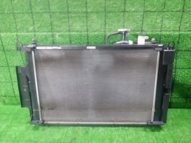 TOYOTA Aqua 2012 DAA-NHP10 Radiatore 1640021330 [usato] [PA94231998]