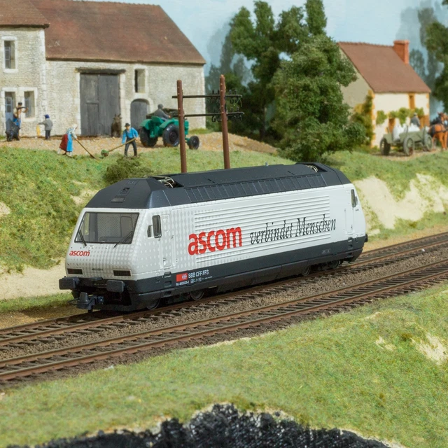 TRIX . Locotendeur type 040 TF 10 SNCF. REF 2412