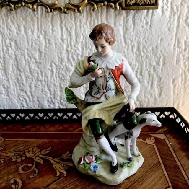 Sitzendorf Porzellan  Figuren Junge Mann Mit Hunde N: 62 Antik 15 cm L x 10 B