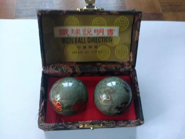 coffret chinois moderne avec deux boules émaillées sonores massage des mains