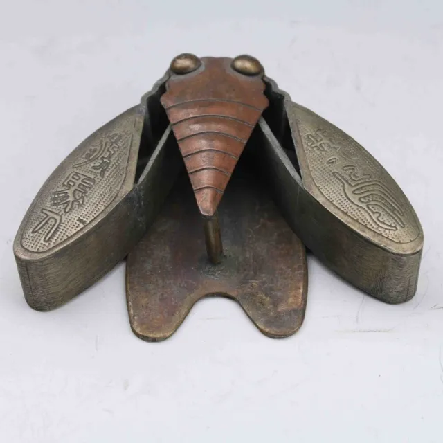 Old Chinese Bronze copper Handmade cicada statue f563