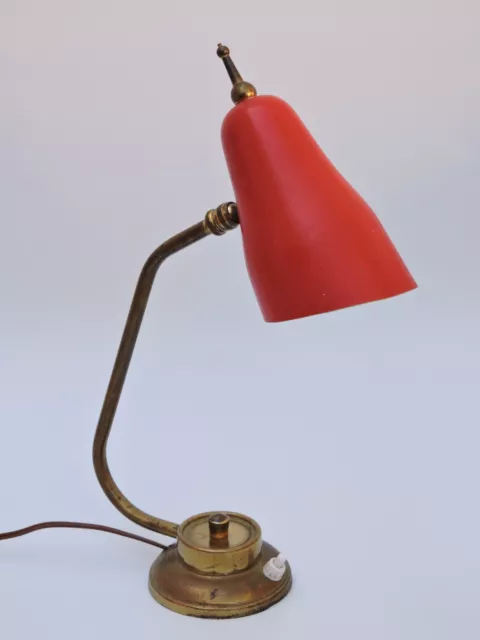 LAMPE DE TABLE VINTAGE 1950 EN TOLE LAQUEE ROUGE & LAITON DORE 50S  ROCKABILLY