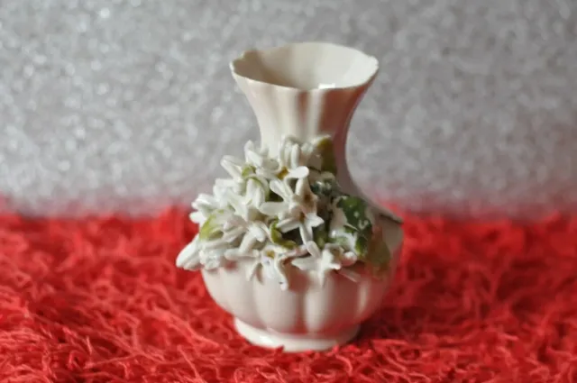 Kleine Vintage dekorative blumendekorierte Vase - 10 cm hoch