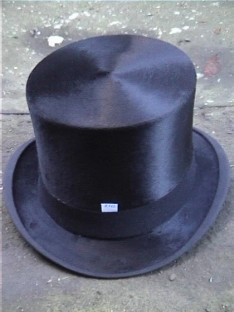Antico. Cappello top di seta nera London taglia 71⁄4.
