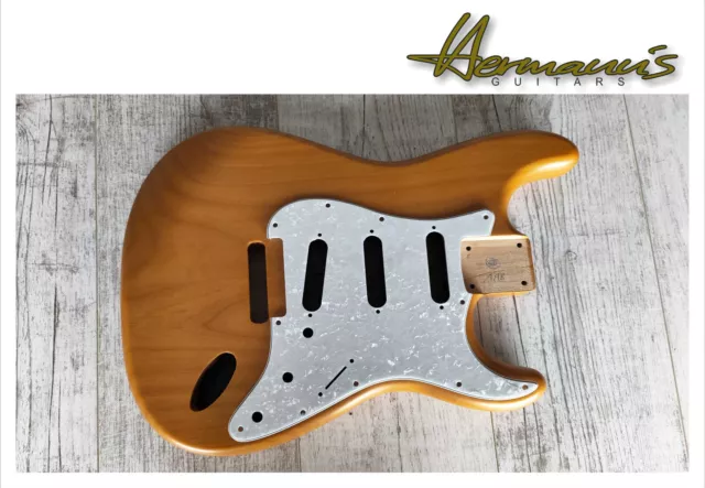 Strat, Stratocaster 11 Loch Pickguard, White Pearl, SSS Fräsung, US Bohrabstände