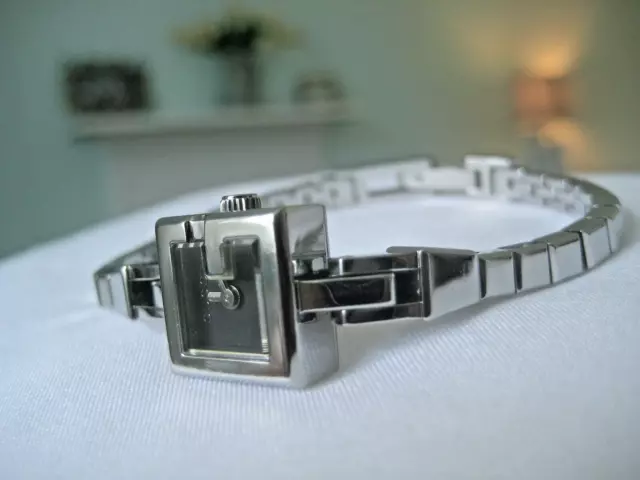Gucci mini deals g watch