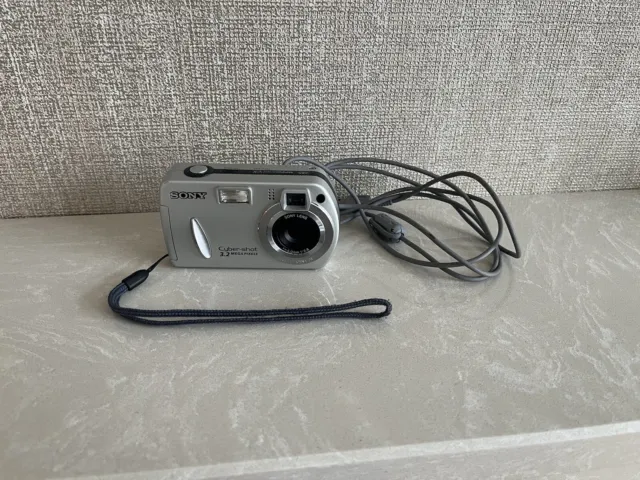 Sony Digital Camera Cybershot DSC-P32 3.2MP Silver
