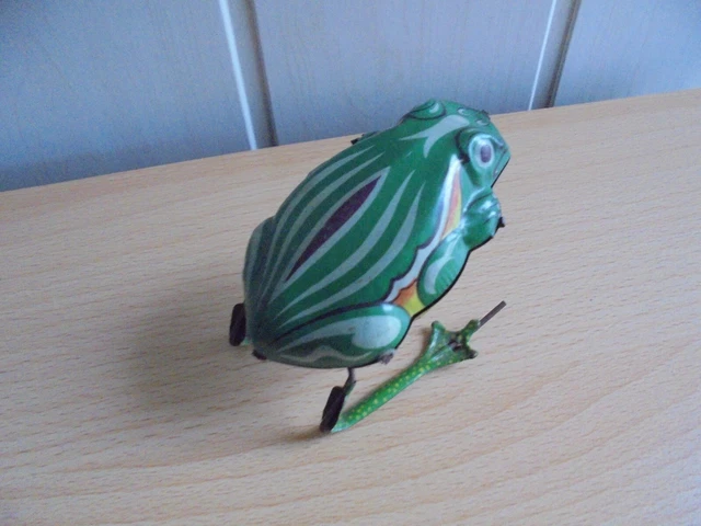 1 avis sur Jouet dit ancien Grenouille mécanique en tôle à clé Elle saute. - Autre Modélisme