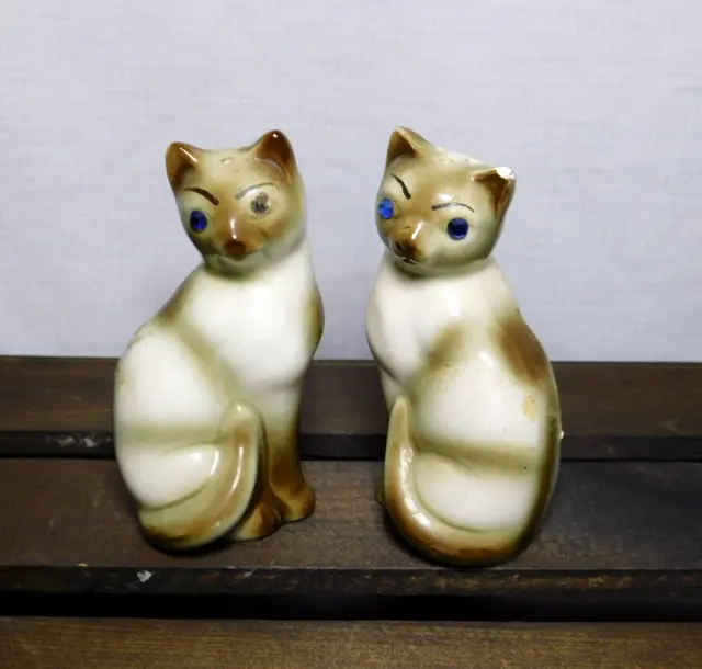 Vintage Mid Century Japan 1950s Siamese Cats Blue Gem Eyes Salt Pepper Shakers