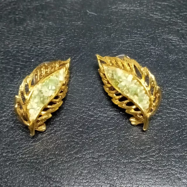 Vintage Leaves Piersed Earrings Gold Tone Chip Green Natural Stone. 9463