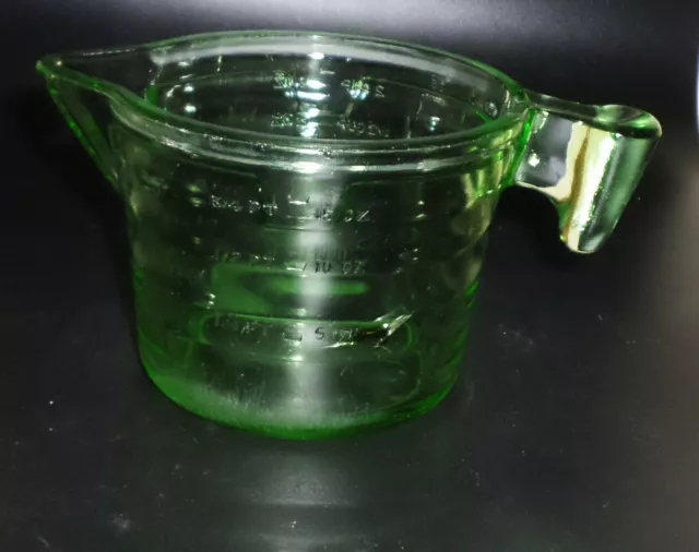 GREEN DEPRESSION GLASS MEASURING JUG~MEASURES 9 cm tall & 12 cm across the top