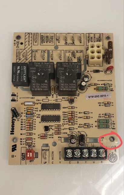 ST9120C2010 LR91984 208876 Honeywell Furnace OEM Control Board