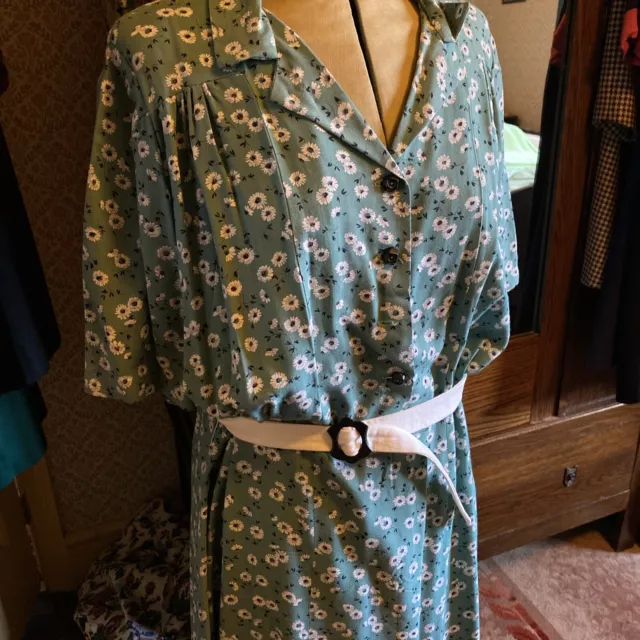 Vintage Style 1940’s Volup Cotton Dress Sage Green