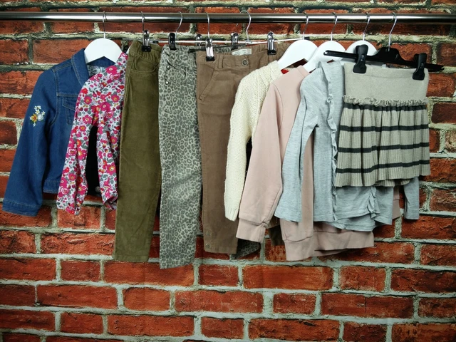 GIRLS BUNDLE AGE 3-4 H&M MOTHERCARE ELLESSE etc TOPS SKIRT TROUSERS JACKET 104CM