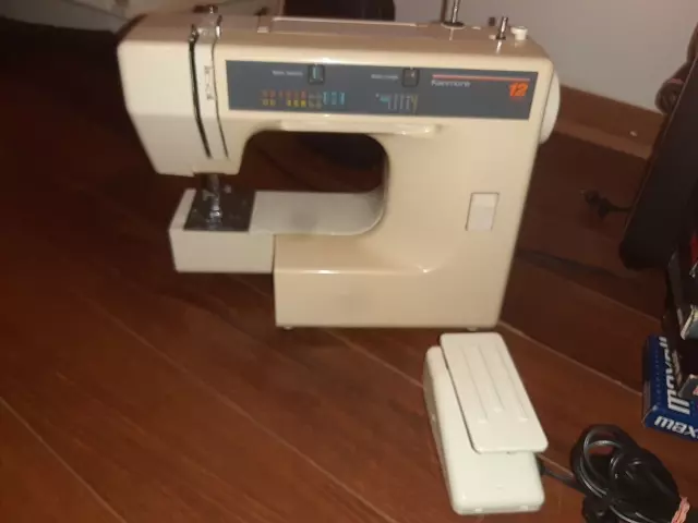 Sears Kenmore 385-11803 Size Beginner Sewing Machine - 8 Stitch