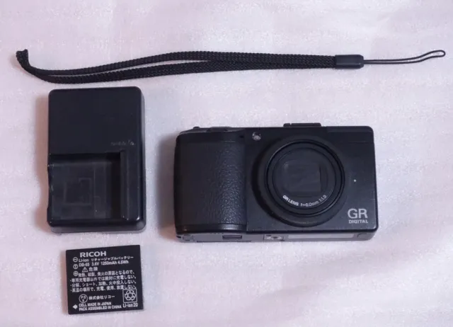 "Excellent++" Ricoh GR DIGITAL III 10.0MP Digital Camera Black 2200 Shots