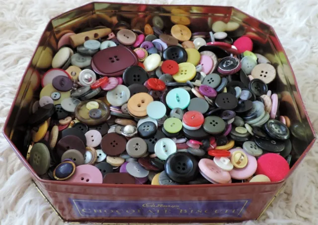 Vintage Buttons in Old Cadburys Biscuit Tin 1380g Job Lot