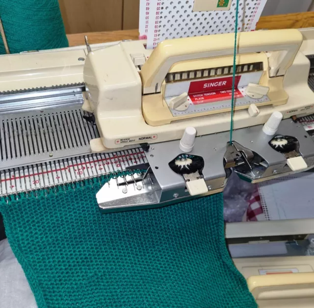 Singer KE-2500 Punch Card Knitting Machine, accesories and punch cards - TESTED