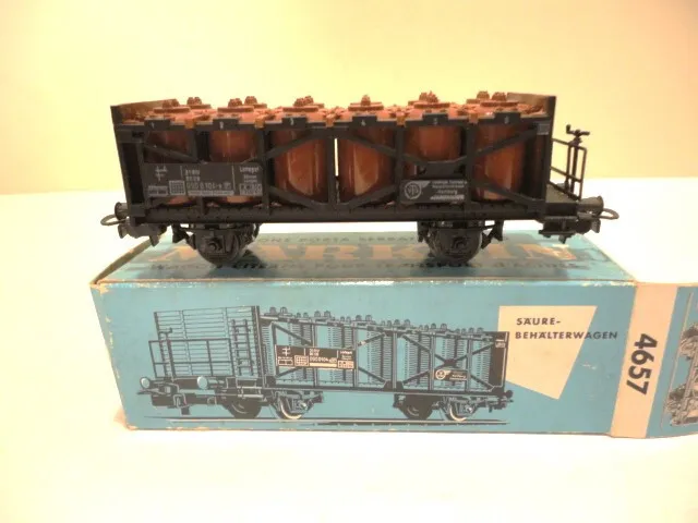 Marklin  Ho 4657 acid  freight car  original  box   nice!