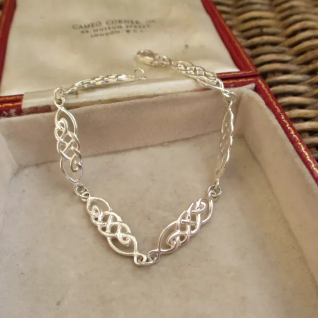 LOVELY CELTIC KNOT DESIGN DESIGN STERLING SILVER BRACELET 18.5cm