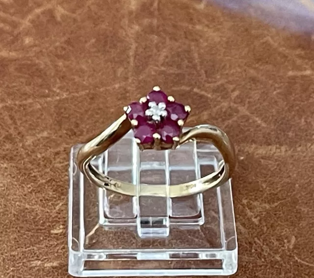 Vintage 10k Yellow Gold Natural Red Ruby & Diamond Accent Flower 🌺 Ring Sz 6.75