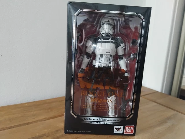 Figura S.H. Figuarts De The Mandalorian – 150 Mm, Con Traje De Tela Y Accesorios, Incluye A Grogu Y Sable Oscuro
