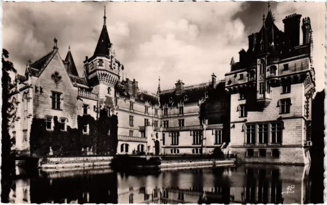 CPA Vigny Le Chateau et les Douves seen du Parc (1317749)