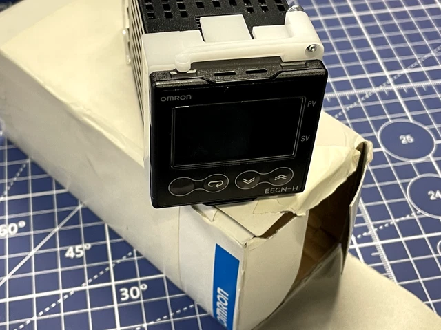 Omron E5CN-Q2MT-500 Temperature Controller