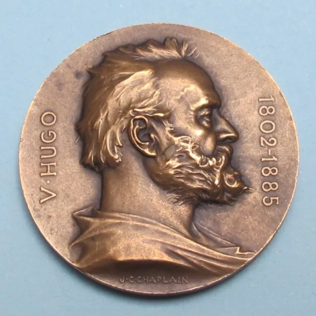 Médaille bronze de JC Chaplain , "Centenaire de la naissance de Victor Hugo"