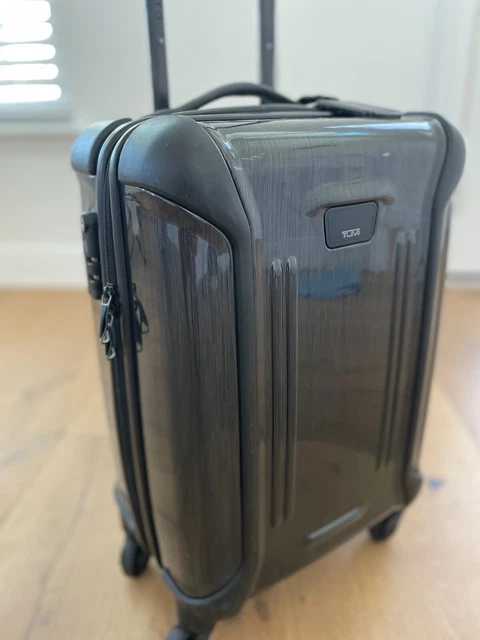 TUMI Vapor Lite International 4 Wheeled 22" Carry-On Spinner Luggage
