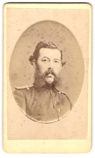 Fotografie Otto Reitmayer, München, Schüssel-Passage, Portrait Soldat in Unifor