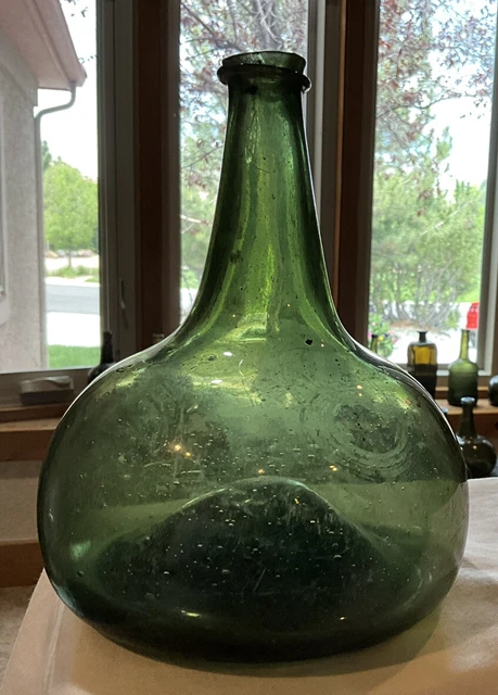 Black Glass Dutch Onion Bottle Cr 1720-40