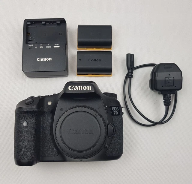 Canon EOS 7D 18.0MP Digital SLR Camera Body Only + 2 Batts