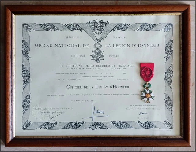 Ordres et décorations : d'un même récipiendaire : Légion d'h - Lot