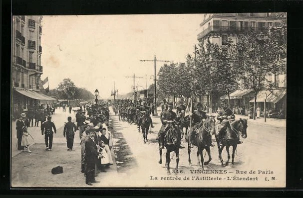 CPA Vincennes, Rue de Paris, La rentrée de l´Artillerie 1915