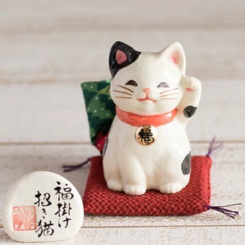 Japanese Handmade Lucky Cat Maneki Neko Pottery Seto ware for Christmas Gift