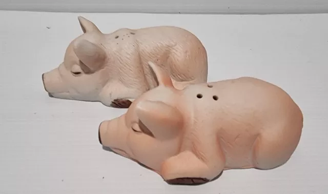 Vintage Pig Salt & Pepper Shakers Sleeping Pigs Kitsch Novelty Kitchenware 3