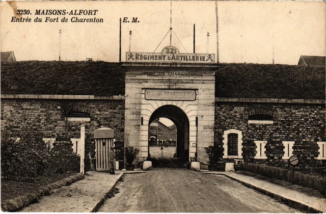 CPA Maisons Alfort Entree du Fort de Charenton (1348748)