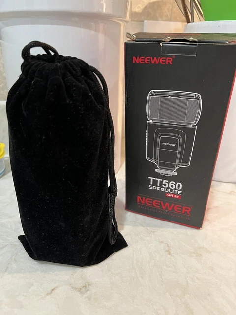 Neewer TT560 Flash Speedlite for DSLR Cameras with Standard Hot Shoe
